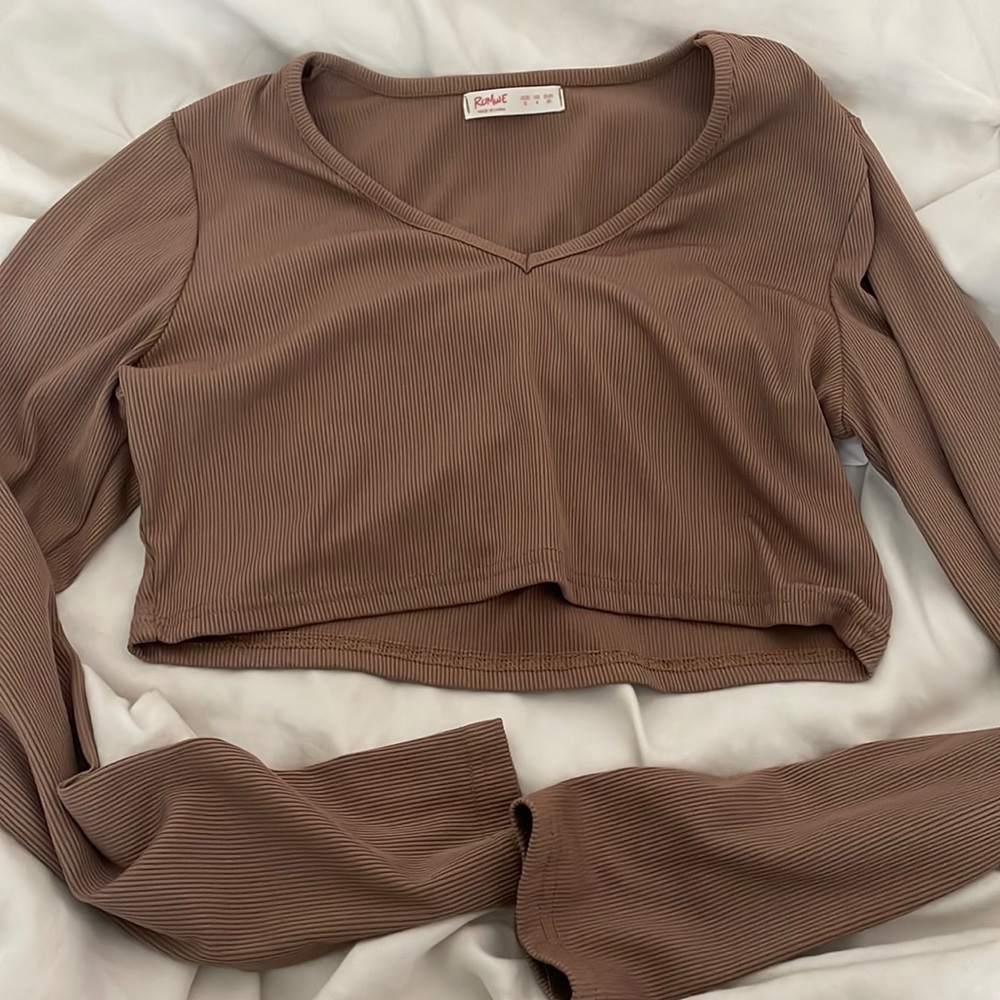 cute brown long sleeve crop top, perfect for winter! comfy too!
